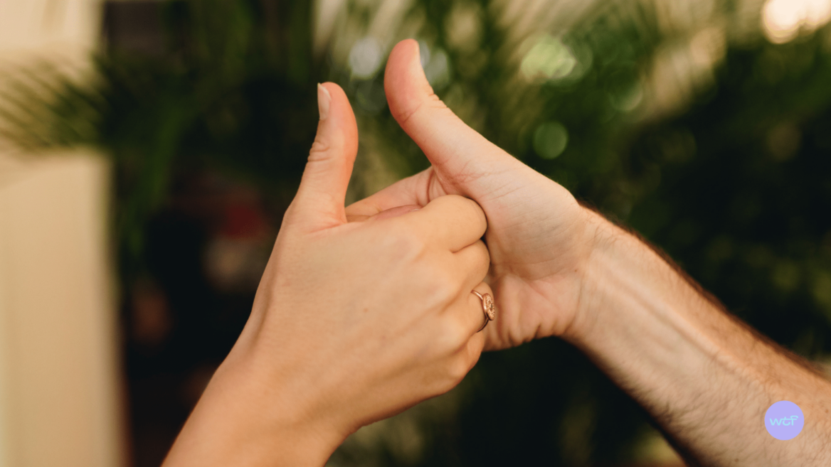 Une bataille de pouces pour illustrer le fait devenir franchisé.