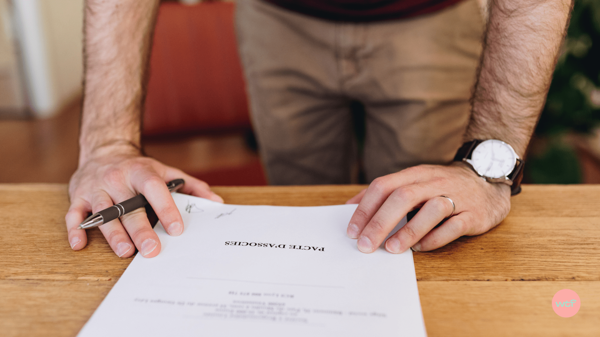 Signature d'un contrat de franchise.