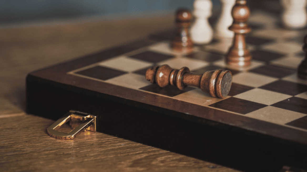 Echec et mat pour illustrer comment prévenir les risques de burn out.