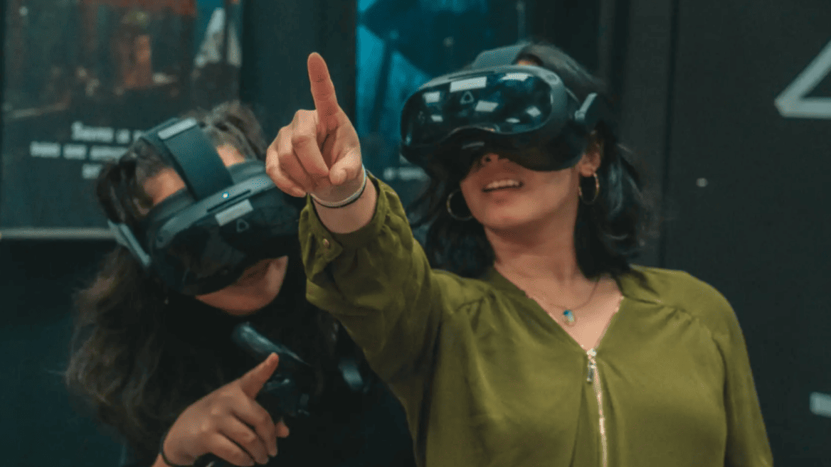 un casque de VR pour illustrer les usages de la réalité virtuelle