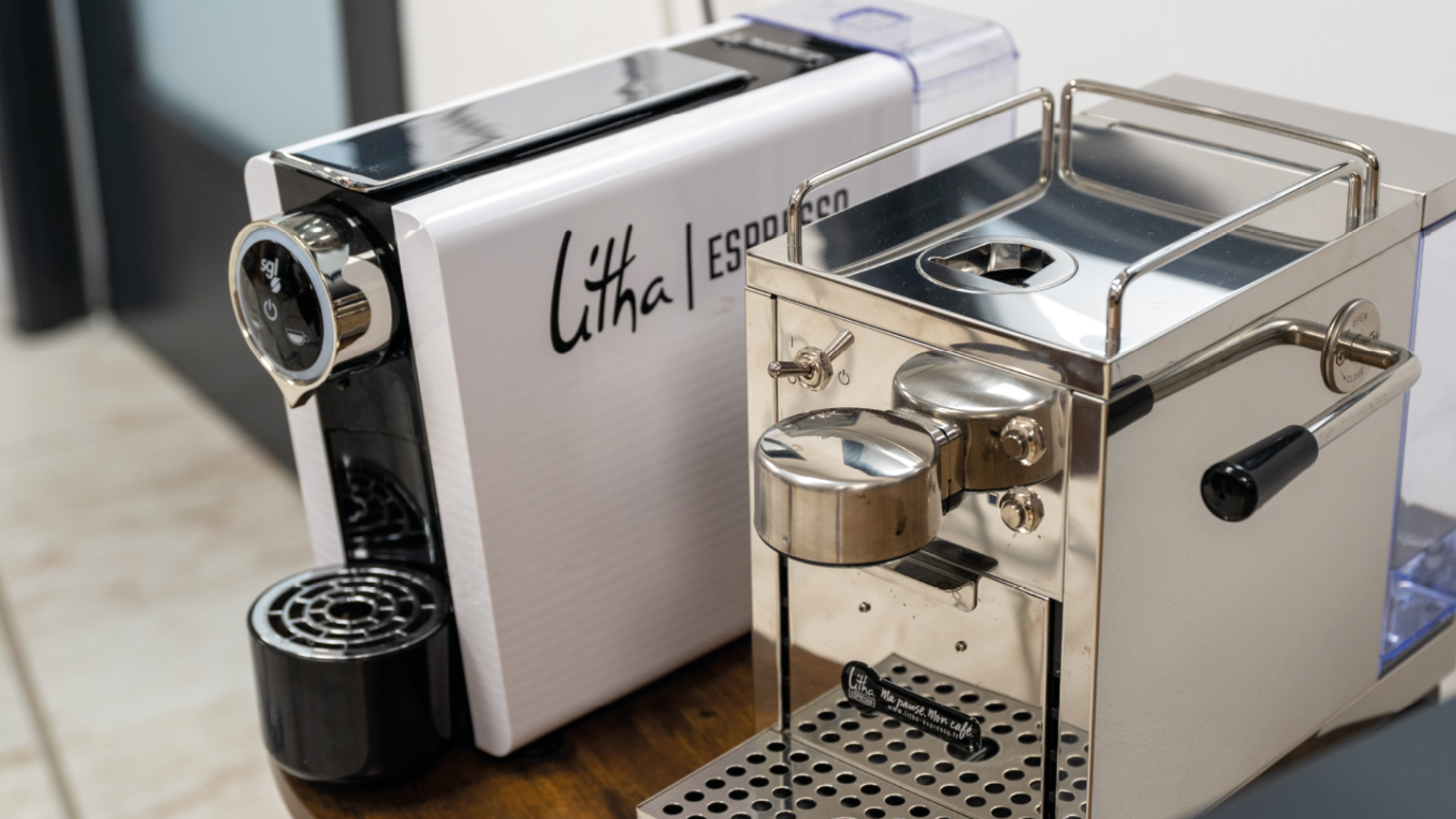 Une machine à café Litha espresso.