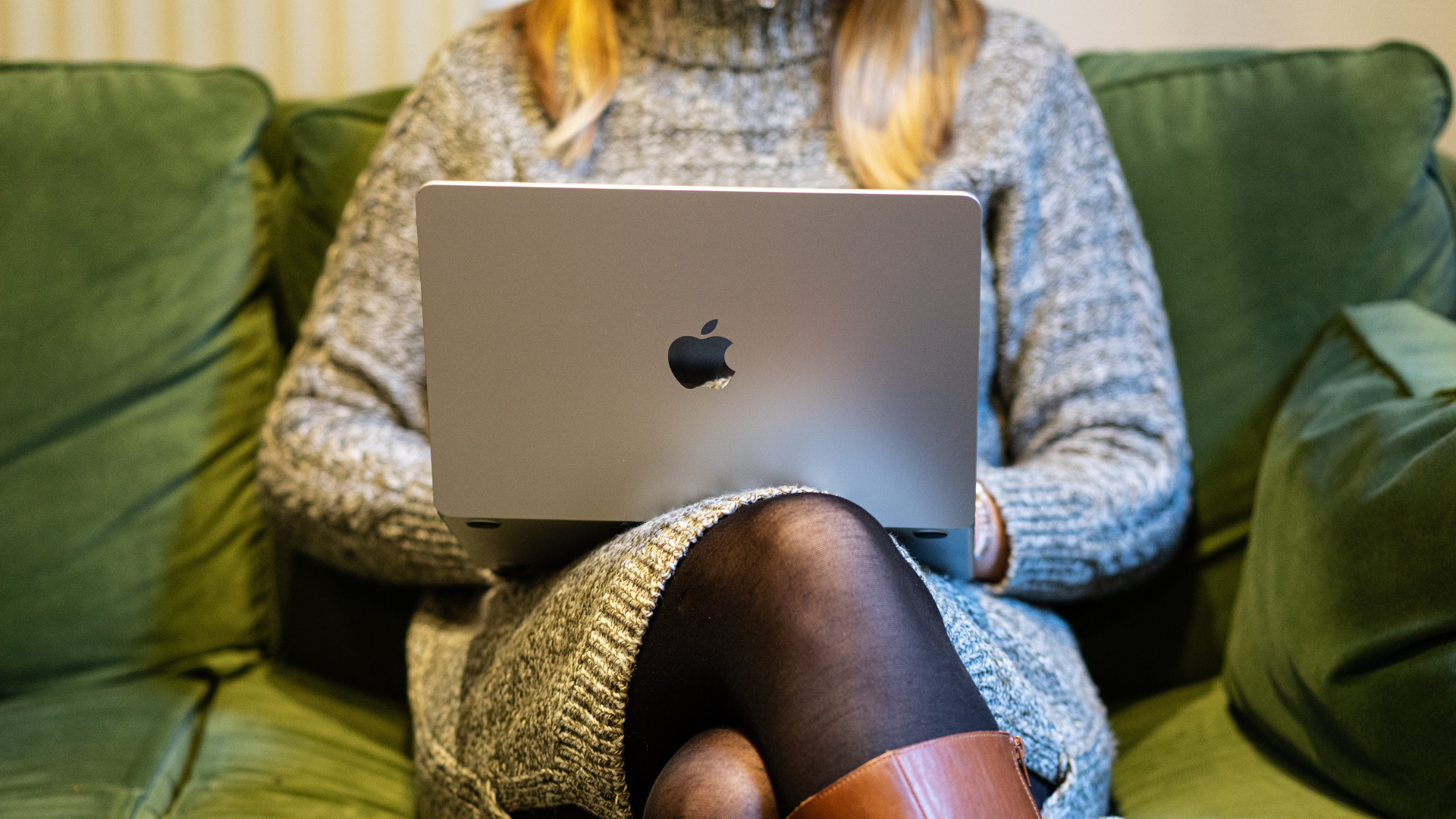 Un ordinateur pour illustre les tendances 2024 en franchise