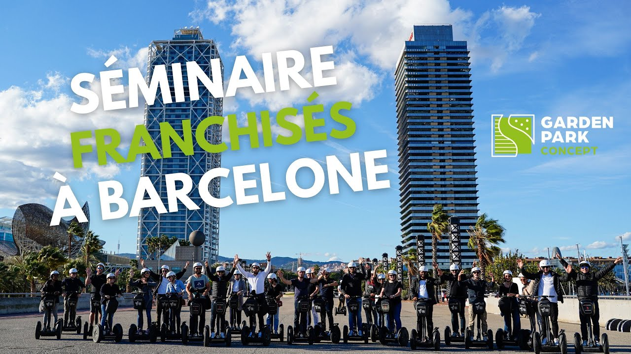 Salariés de la franchise Garden Park Concept devant des immeubles