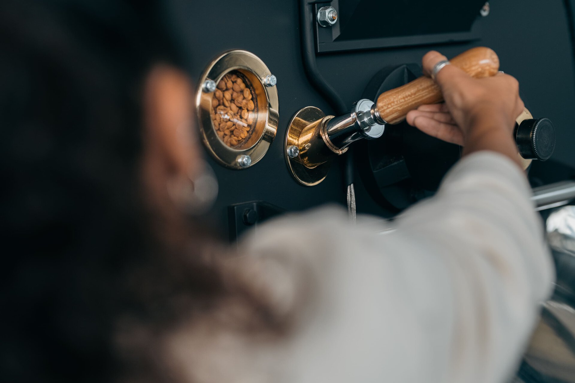 la qualite litha passe par une torrefaction artisanale 3