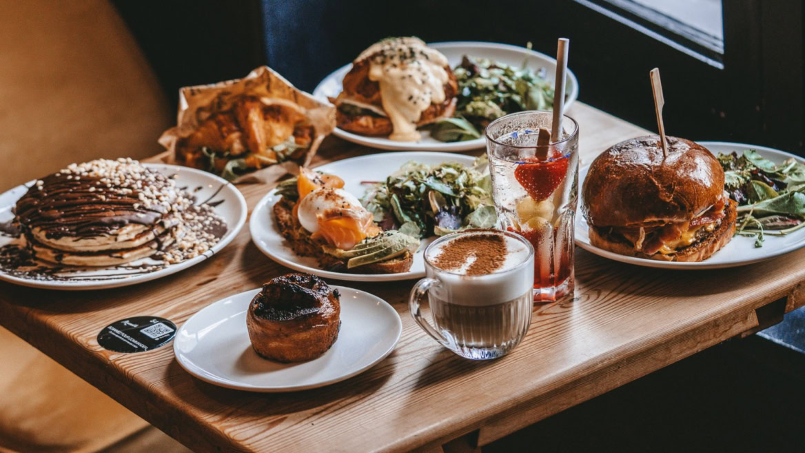 Une table de repas de l'enseigne Mamatte