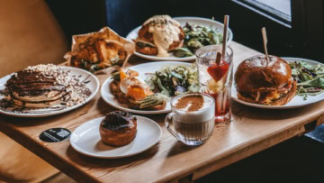Une table de repas de l'enseigne Mamatte
