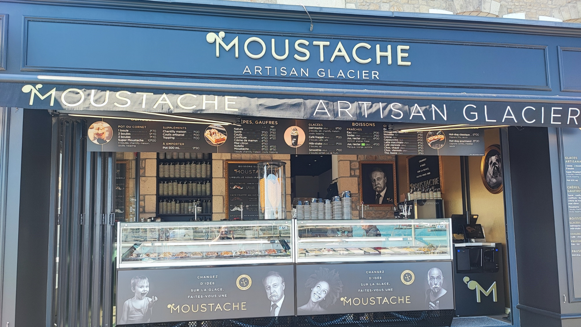 moustache ouverture 2025