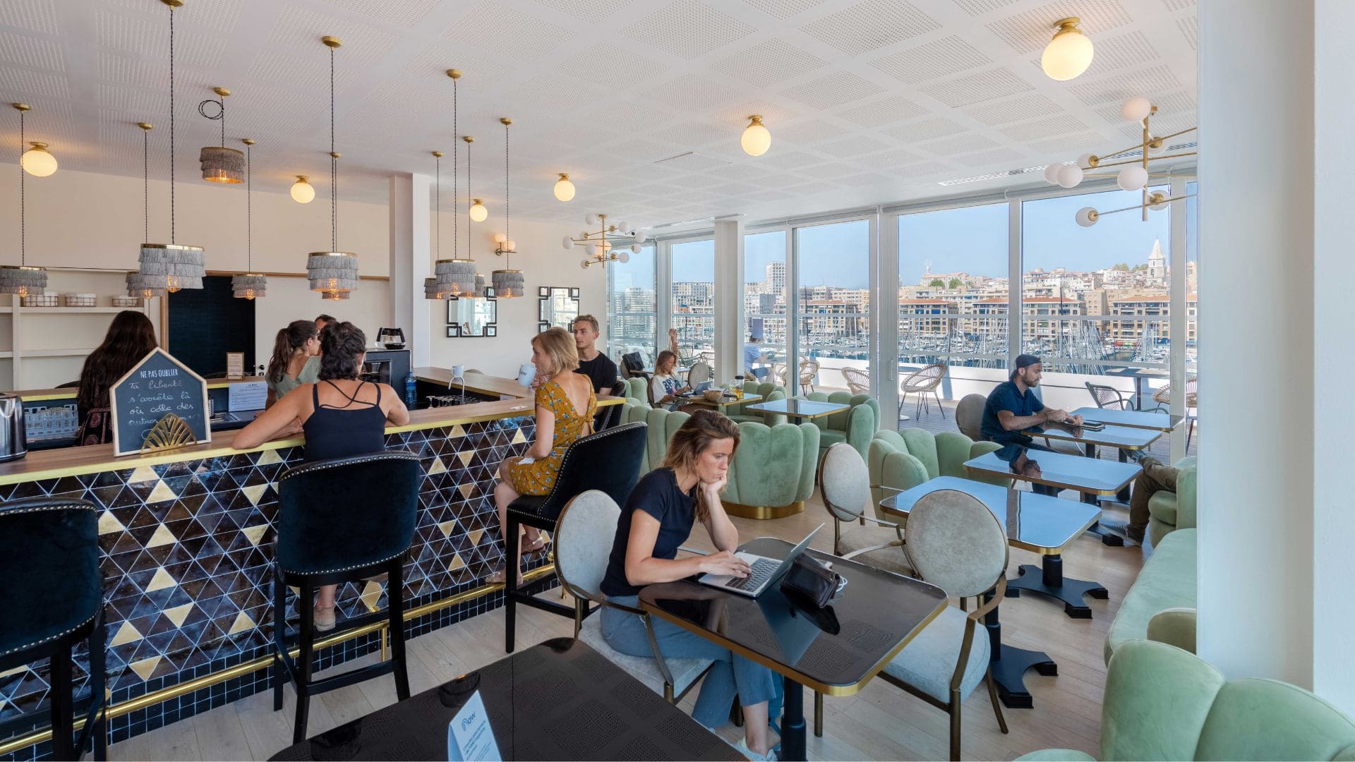 Le coworking : une réponse agile aux nouveaux besoins des travailleurs et entreprises ?