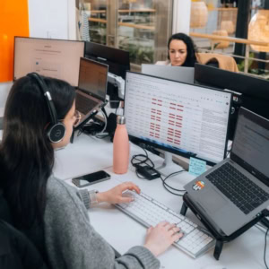 Centralisation vs autonomie : Quelle stratégie pour sa communication locale ?